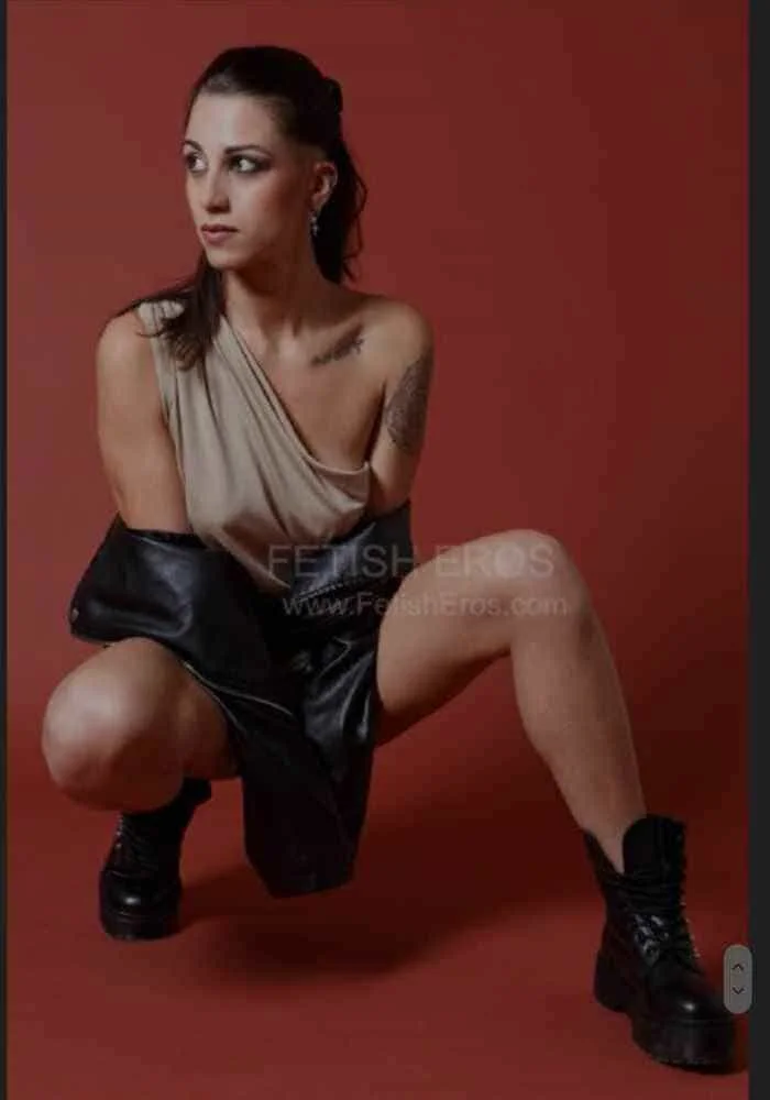 Mistress Miss Kristall BARI -Sessioni con Mistress BDSM, Foto Gallery Fetish, Annuncio Mistress Fetish Eros