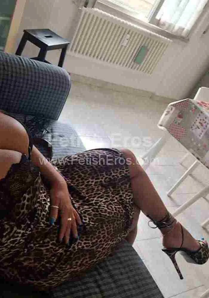 Mistress Melissa Queen Feet TORINO -Sessioni con Mistress BDSM, Foto Gallery Fetish, Annuncio Mistress Fetish Eros