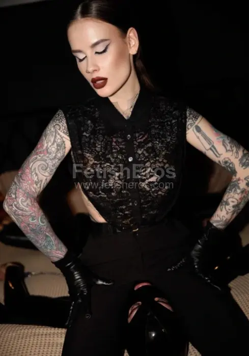 Mistress Vivien BERGAMO - Sessioni con Mistress BDSM, Foto Gallery Fetish, Annuncio Mistress Fetish Eros