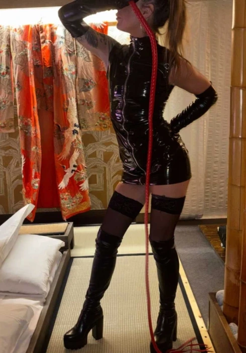 Mistress Alessia la Dea TORINO -Sessioni con Mistress BDSM, Foto Gallery Fetish, Annuncio Mistress Fetish Eros