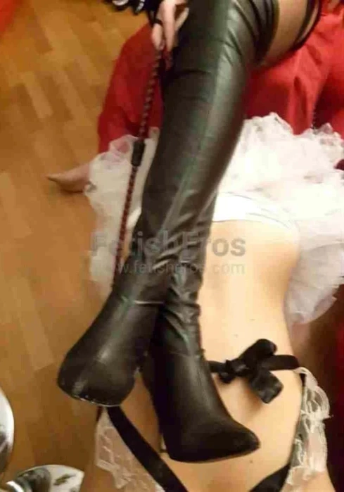 Mistress Dea Karen VIBO-VALENTIA -Sessioni con Mistress BDSM, Foto Gallery Fetish, Annuncio Mistress Fetish Eros