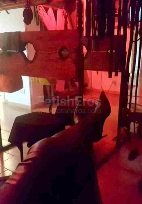 Mistress Dea Karen VIBO-VALENTIA -Sessioni con Mistress BDSM, Foto Gallery Fetish, Annuncio Mistress Fetish Eros