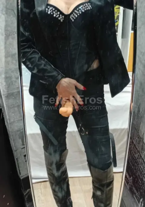 Mistress Lady Krystal MILANO - Sessioni con Mistress BDSM, Foto Gallery Fetish, Annuncio Mistress Fetish Eros