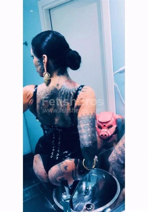Mistress Miss Aneris MILANO - Sessioni con Mistress BDSM, Foto Gallery Fetish, Annuncio Mistress Fetish Eros