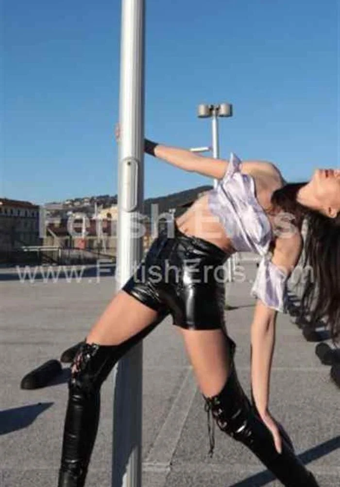 Mistress Miss Leda FIRENZE - Sessioni con Mistress BDSM, Foto Gallery Fetish, Annuncio Mistress Fetish Eros