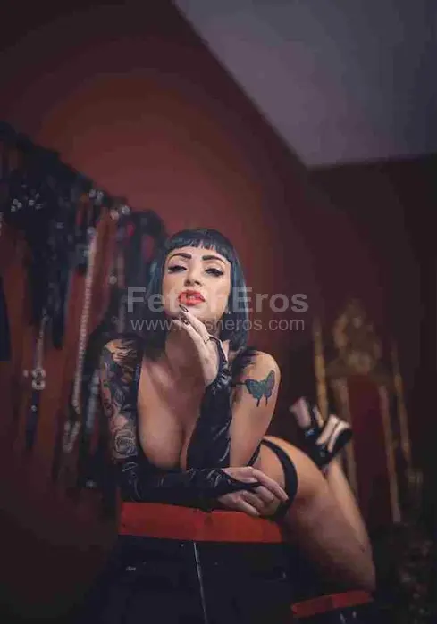 Mistress Miss Priscilla BERGAMO - Sessioni con Mistress BDSM, Foto Gallery Fetish, Annuncio Mistress Fetish Eros
