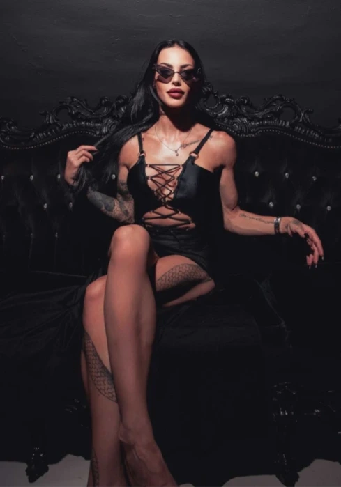 Mistress Miss Julia GENOVA - Sessioni con Mistress BDSM, Foto Gallery Fetish, Annuncio Mistress Fetish Eros