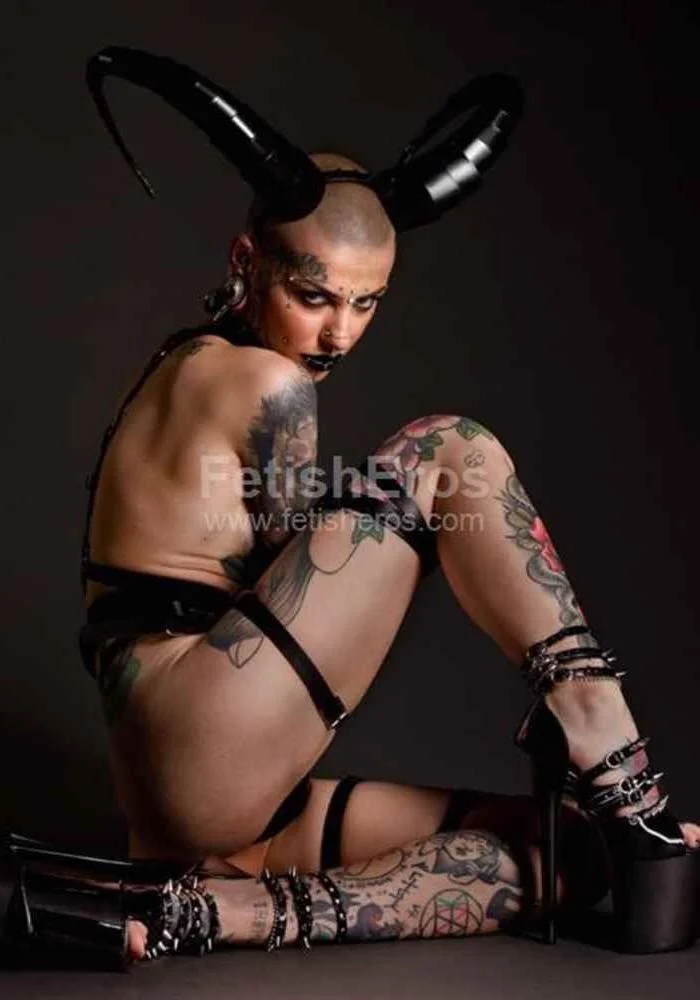 Mistress Miss Kokeshi Kuroneko BOLOGNA -Sessioni con Mistress BDSM, Foto Gallery Fetish, Annuncio Mistress Fetish Eros