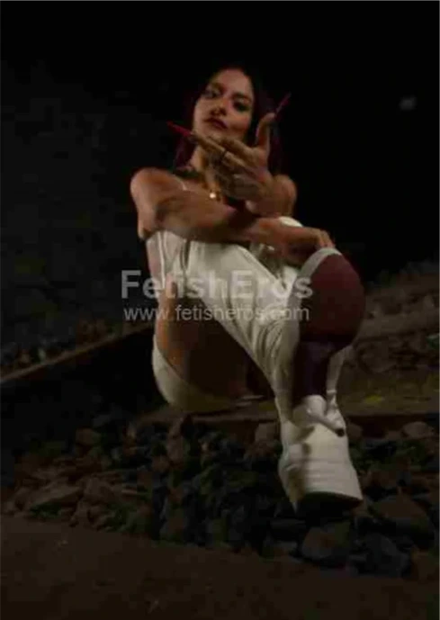 Mistress Miss Fuego MONZA - Sessioni con Mistress BDSM, Foto Gallery Fetish, Annuncio Mistress Fetish Eros